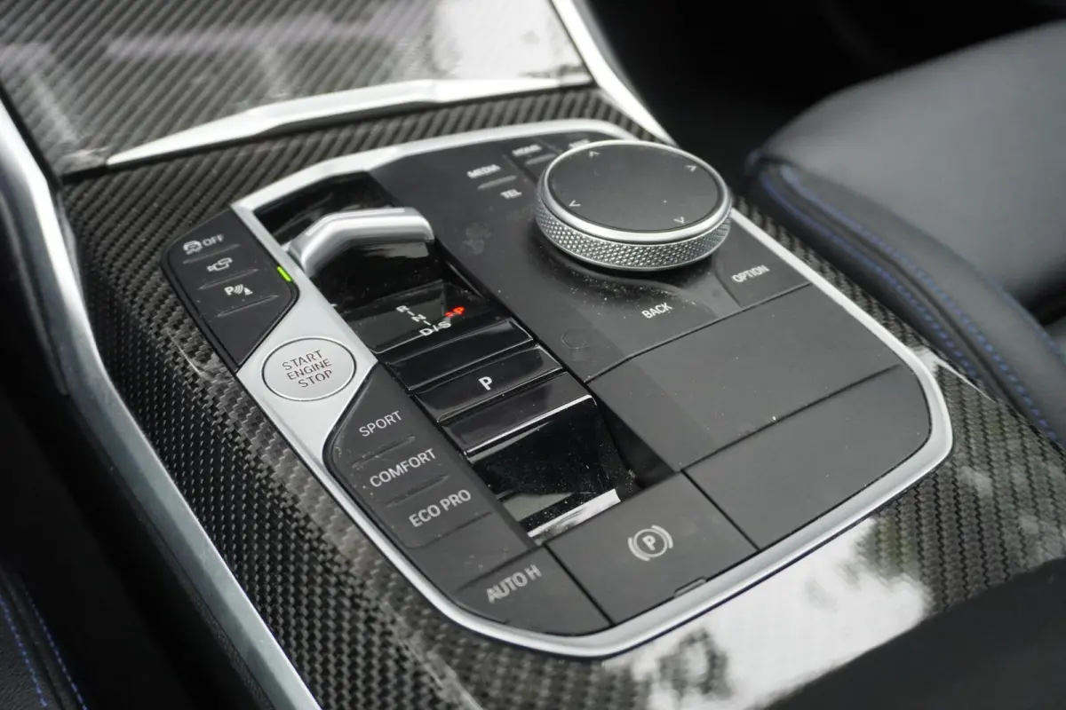 M340i xDrive | M Sportpakket Pro | Innovation Pack | Elektrisch bediend glazen schuif-/kanteldak | Trekhaak met elektrisch wegklapbare kogel | HIFI System Harman Kardon | Driving Assistant P