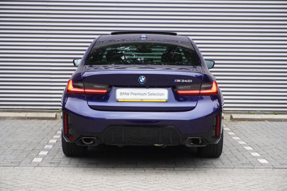 M340i xDrive | M Sportpakket Pro | Innovation Pack | Elektrisch bediend glazen schuif-/kanteldak | Trekhaak met elektrisch wegklapbare kogel | HIFI System Harman Kardon | Driving Assistant P