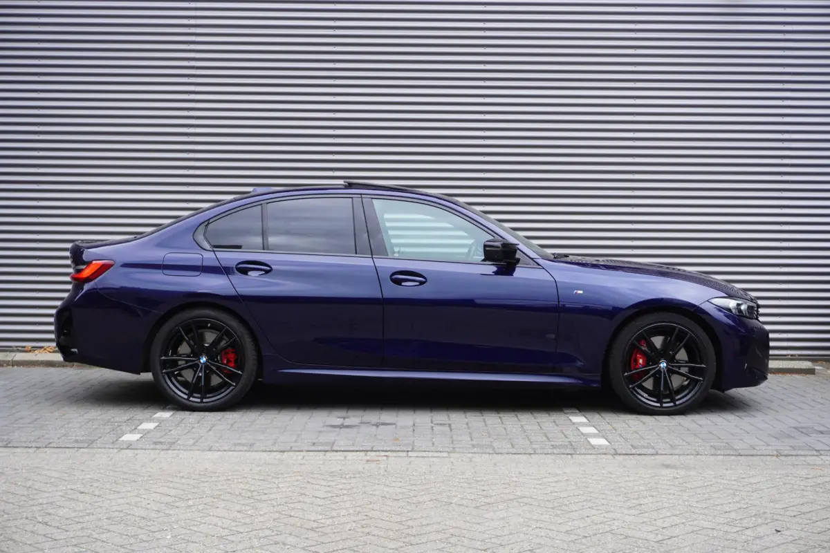 M340i xDrive | M Sportpakket Pro | Innovation Pack | Elektrisch bediend glazen schuif-/kanteldak | Trekhaak met elektrisch wegklapbare kogel | HIFI System Harman Kardon | Driving Assistant P