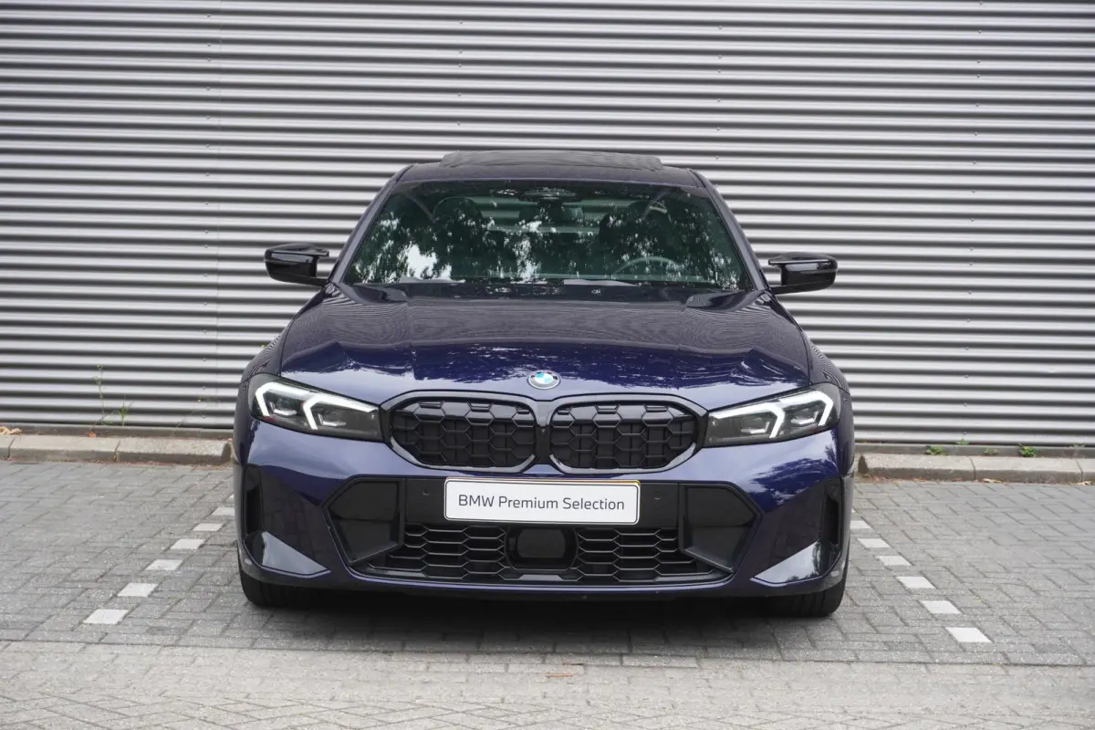 M340i xDrive | M Sportpakket Pro | Innovation Pack | Elektrisch bediend glazen schuif-/kanteldak | Trekhaak met elektrisch wegklapbare kogel | HIFI System Harman Kardon | Driving Assistant P