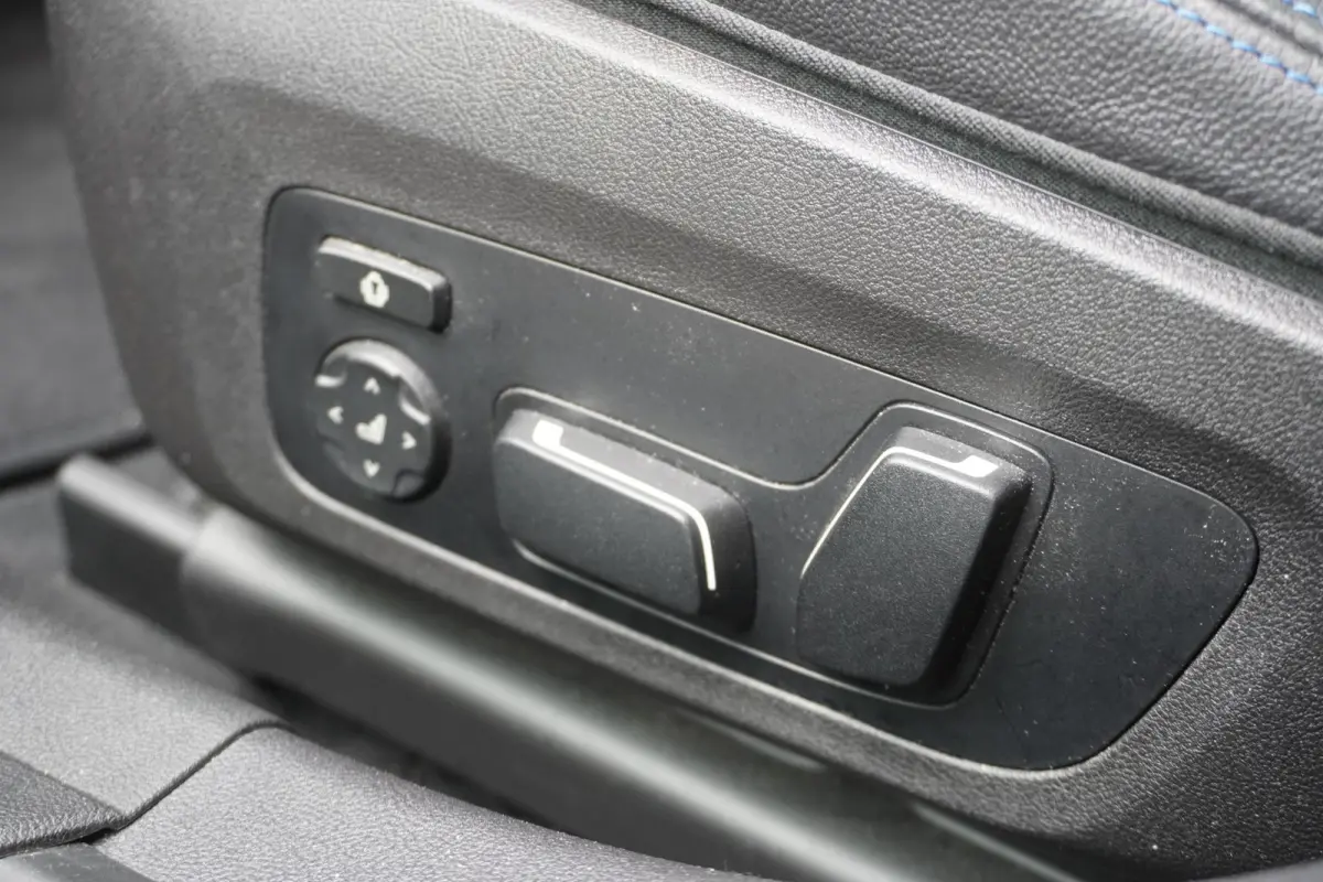 M340i xDrive | M Sportpakket Pro | Innovation Pack | Elektrisch bediend glazen schuif-/kanteldak | Trekhaak met elektrisch wegklapbare kogel | HIFI System Harman Kardon | Driving Assistant P