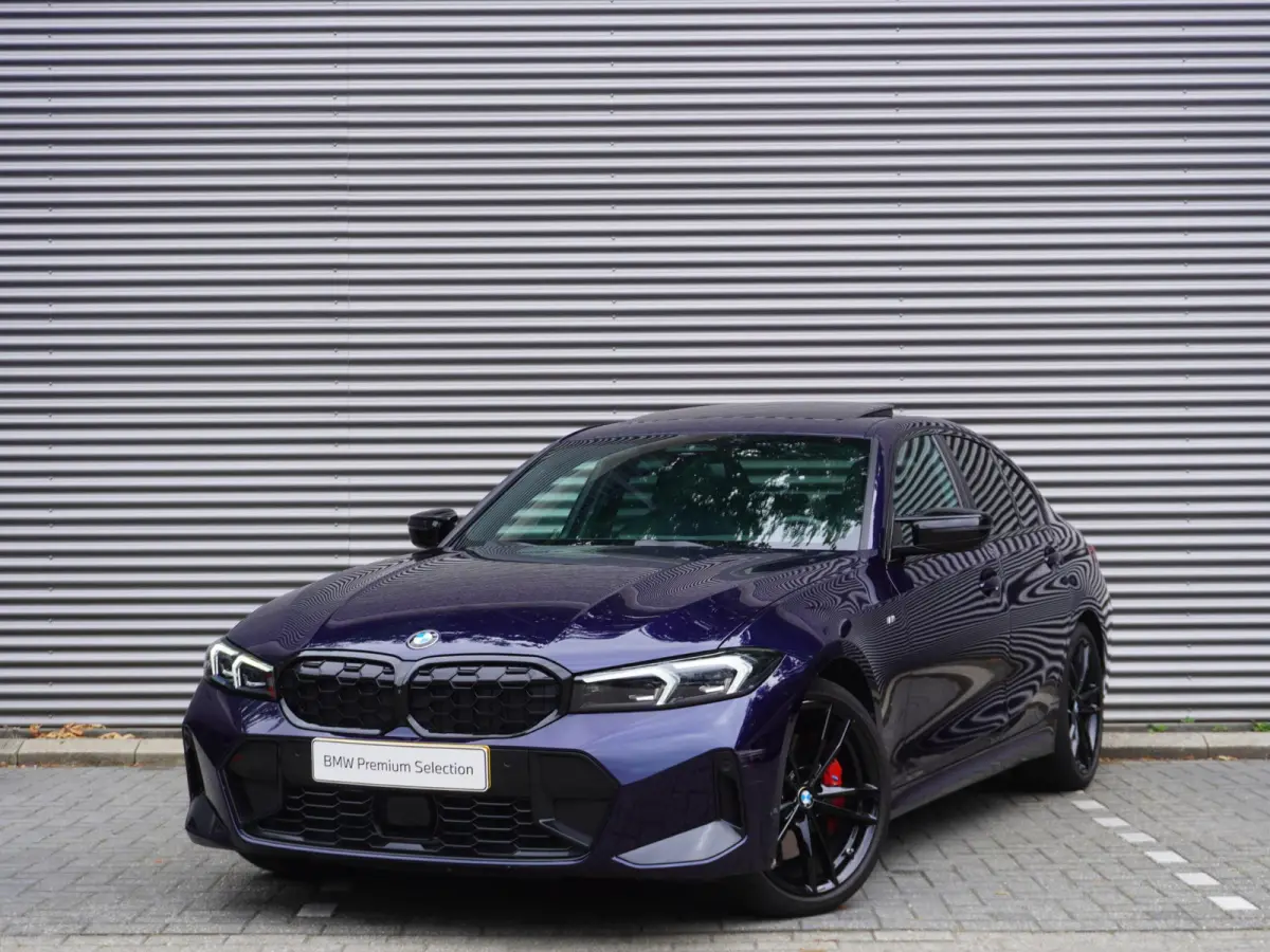 M340i xDrive | M Sportpakket Pro | Innovation Pack | Elektrisch bediend glazen schuif-/kanteldak | Trekhaak met elektrisch wegklapbare kogel | HIFI System Harman Kardon | Driving Assistant P
