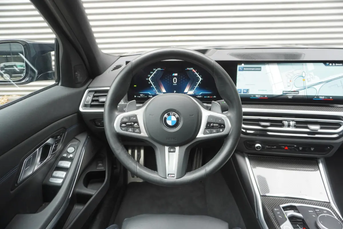 M340i xDrive | M Sportpakket Pro | Innovation Pack | Elektrisch bediend glazen schuif-/kanteldak | Trekhaak met elektrisch wegklapbare kogel | HIFI System Harman Kardon | Driving Assistant P