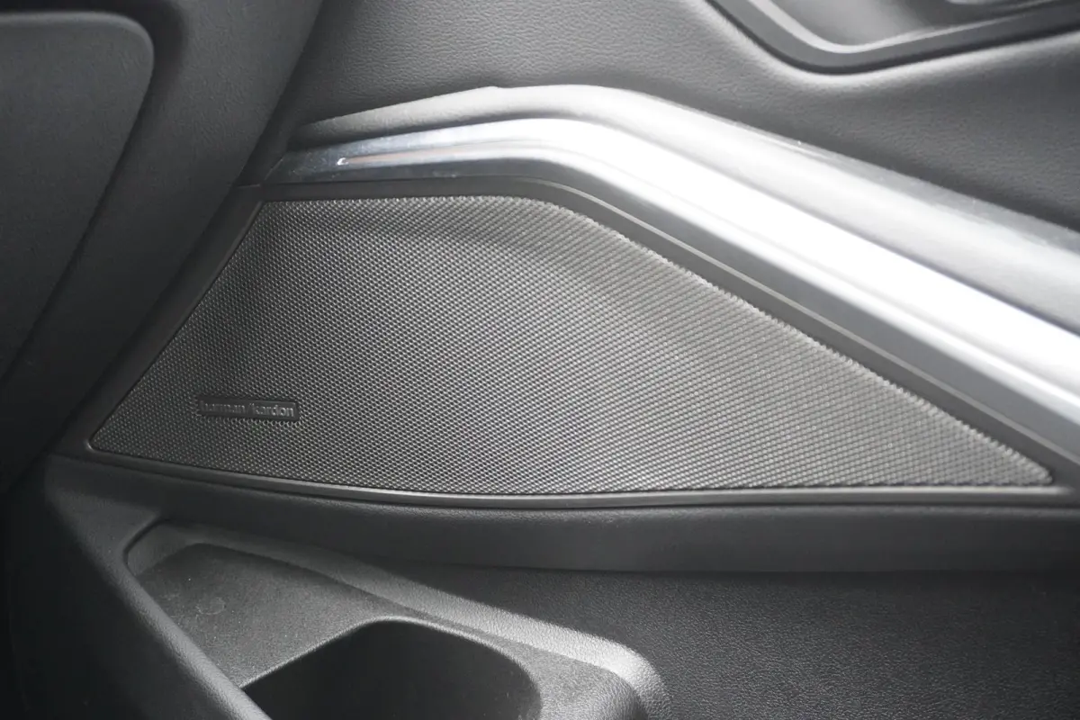 M340i xDrive | M Sportpakket Pro | Innovation Pack | Elektrisch bediend glazen schuif-/kanteldak | Trekhaak met elektrisch wegklapbare kogel | HIFI System Harman Kardon | Driving Assistant P
