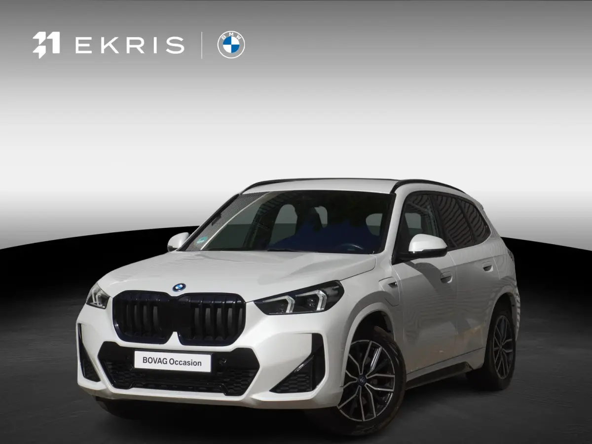 xDrive30e | M Sportpakket | Premium Pack | Trekhaak met elektrisch wegklapbare kogel | Achteruitrijcamera | Elektrisch verwarmde voorstoelen | Comfort Access