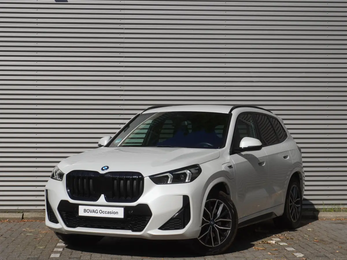 xDrive30e | M Sportpakket | Premium Pack | Trekhaak met elektrisch wegklapbare kogel | Achteruitrijcamera | Elektrisch verwarmde voorstoelen | Comfort Access