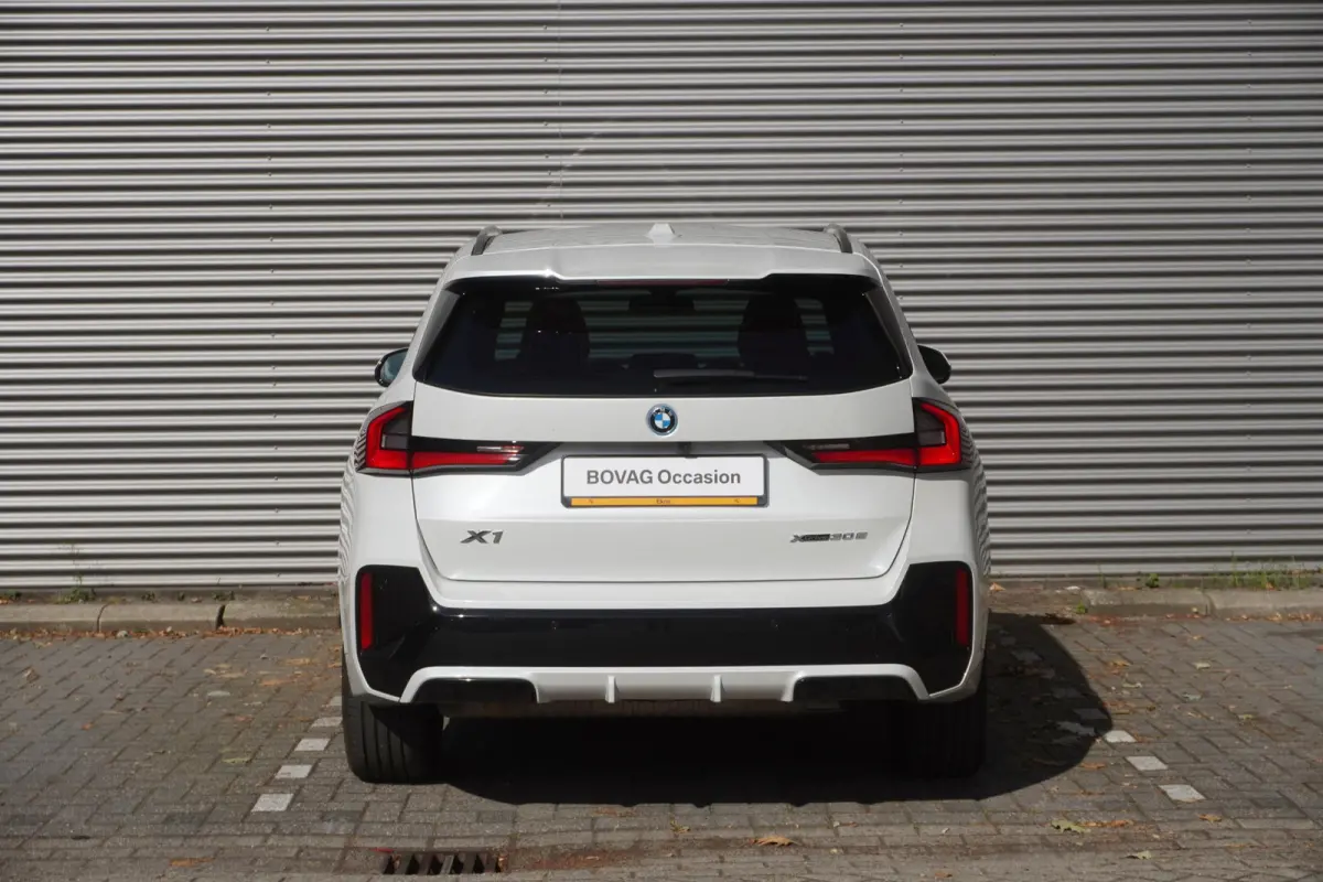 xDrive30e | M Sportpakket | Premium Pack | Trekhaak met elektrisch wegklapbare kogel | Achteruitrijcamera | Elektrisch verwarmde voorstoelen | Comfort Access