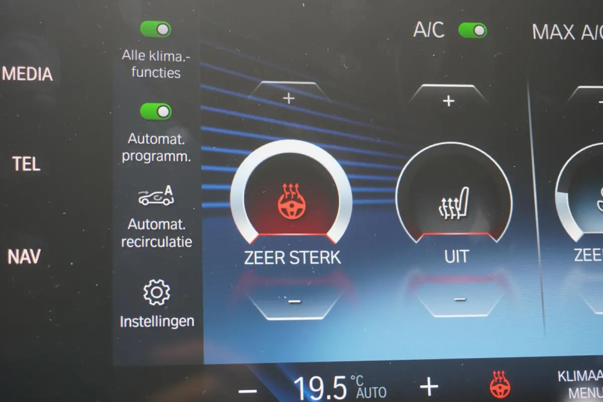 xDrive30e | M Sportpakket | Premium Pack | Trekhaak met elektrisch wegklapbare kogel | Achteruitrijcamera | Elektrisch verwarmde voorstoelen | Comfort Access