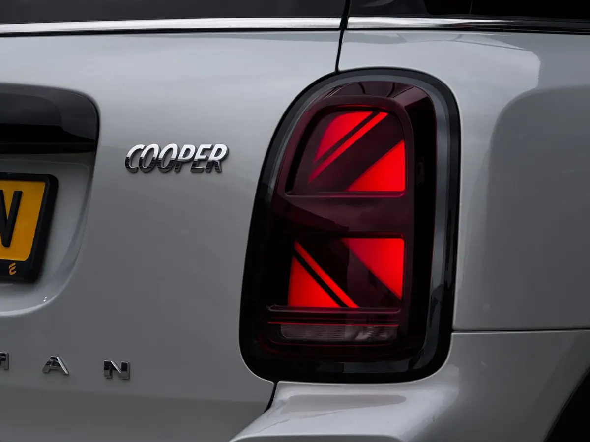 1.5 Cooper Chili | Pano | Trekhaak | NL-Auto | Leder | Harman Kardon | Stoelverwarming | HUD | Climate Control