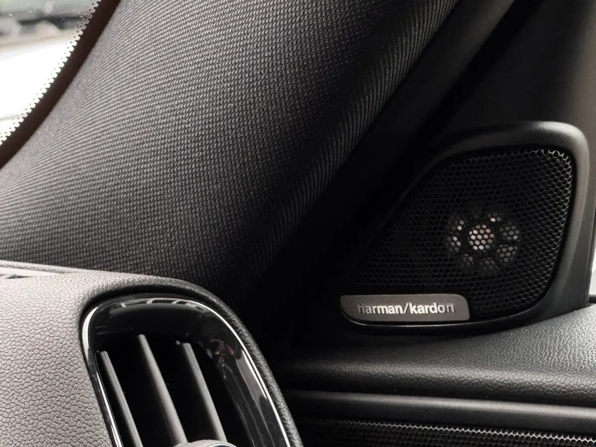 1.5 Cooper Chili | Pano | Trekhaak | NL-Auto | Leder | Harman Kardon | Stoelverwarming | HUD | Climate Control