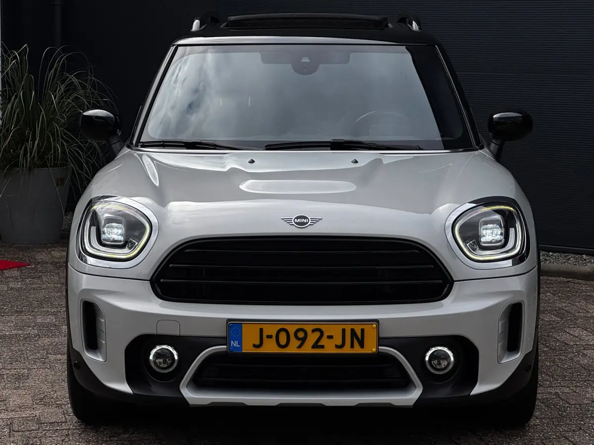 1.5 Cooper Chili | Pano | Trekhaak | NL-Auto | Leder | Harman Kardon | Stoelverwarming | HUD | Climate Control