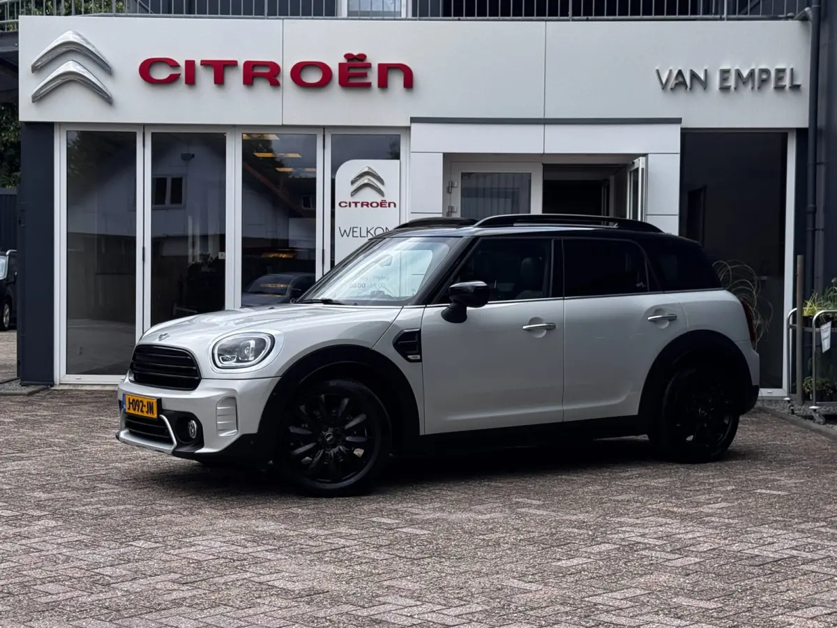 1.5 Cooper Chili | Pano | Trekhaak | NL-Auto | Leder | Harman Kardon | Stoelverwarming | HUD | Climate Control