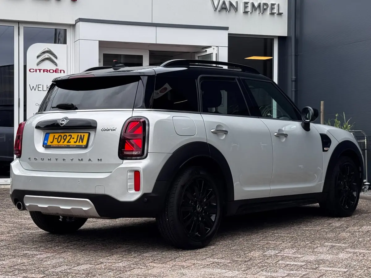 1.5 Cooper Chili | Pano | Trekhaak | NL-Auto | Leder | Harman Kardon | Stoelverwarming | HUD | Climate Control
