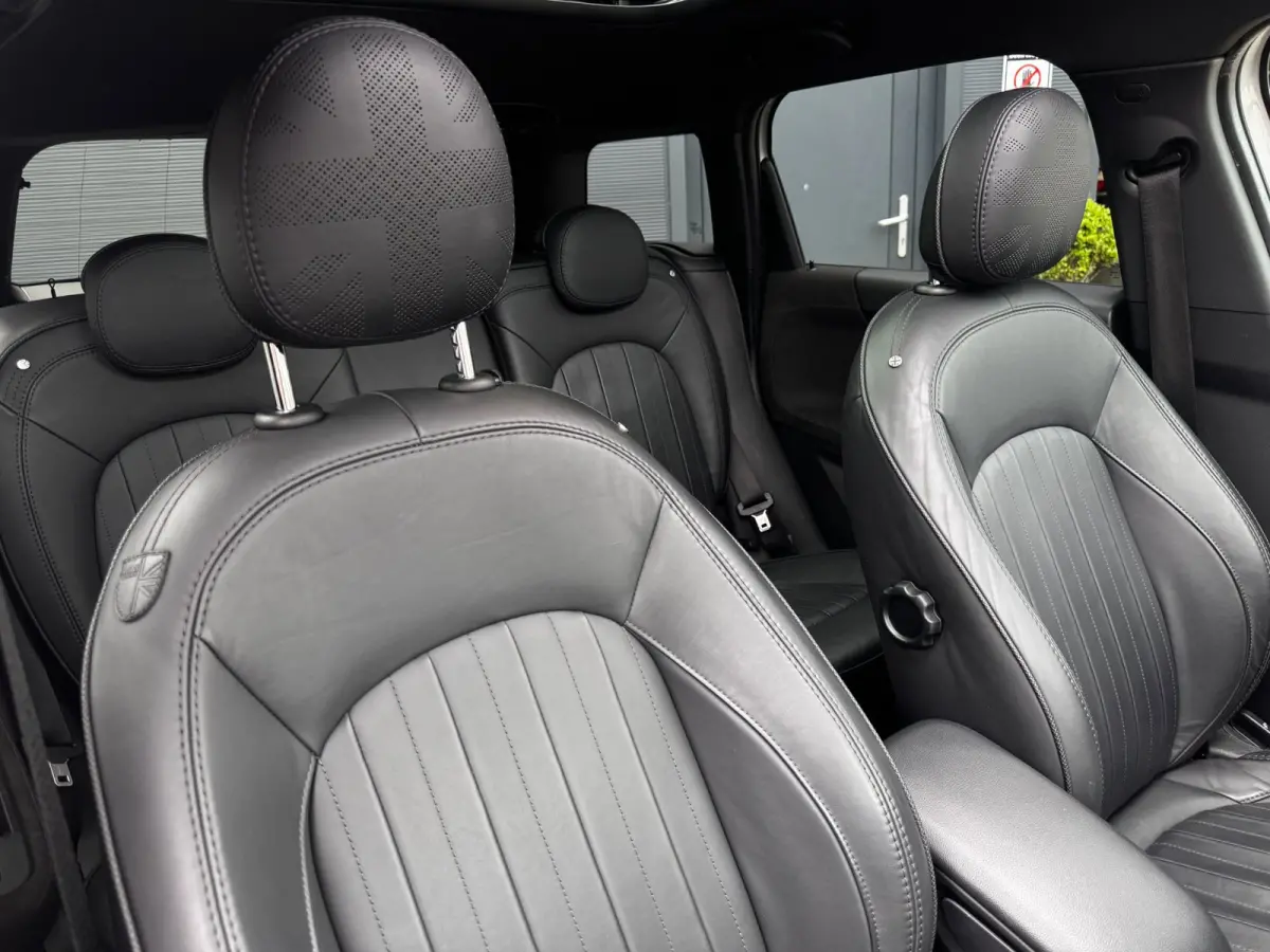 1.5 Cooper Chili | Pano | Trekhaak | NL-Auto | Leder | Harman Kardon | Stoelverwarming | HUD | Climate Control