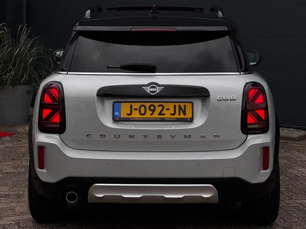 1.5 Cooper Chili | Pano | Trekhaak | NL-Auto | Leder | Harman Kardon | Stoelverwarming | HUD | Climate Control