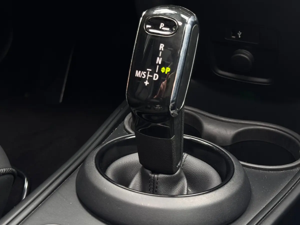 1.5 Cooper Chili | Pano | Trekhaak | NL-Auto | Leder | Harman Kardon | Stoelverwarming | HUD | Climate Control