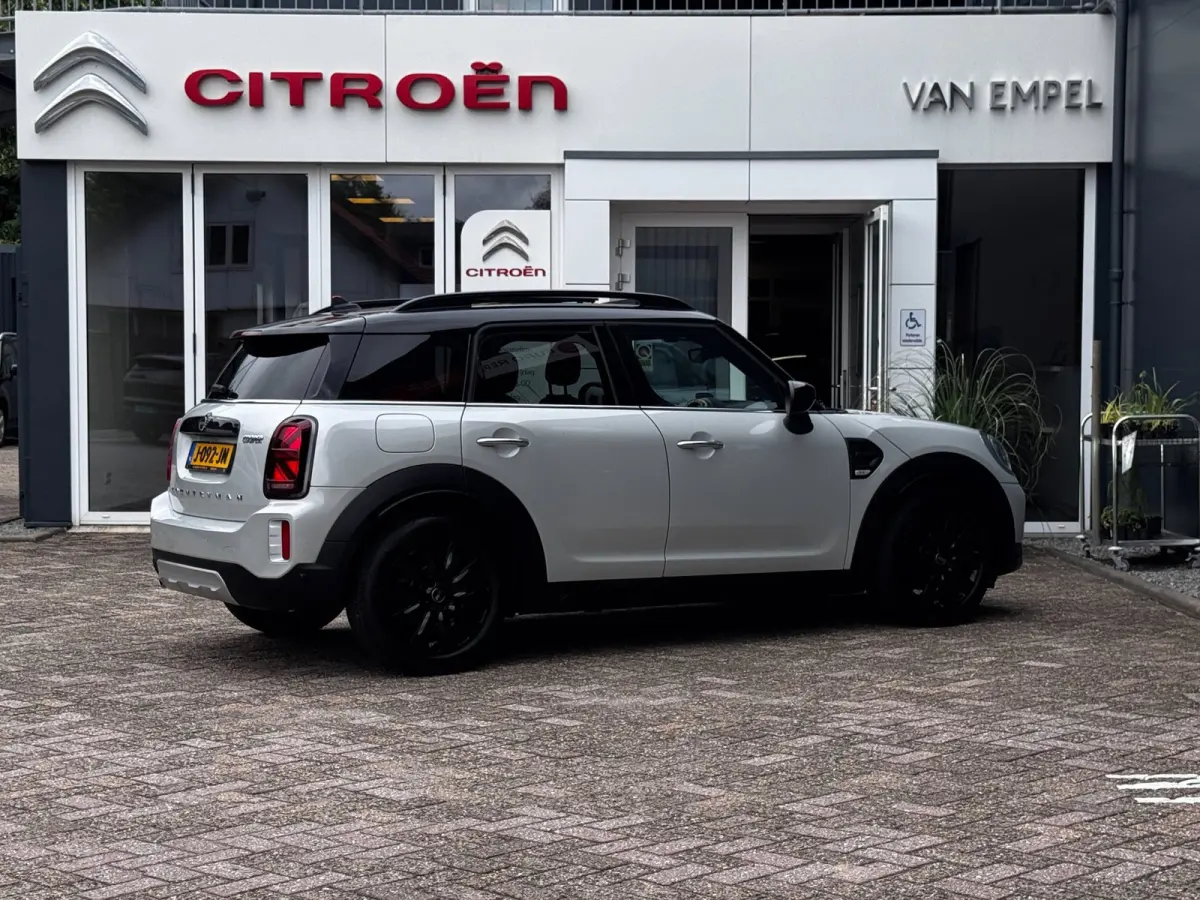 1.5 Cooper Chili | Pano | Trekhaak | NL-Auto | Leder | Harman Kardon | Stoelverwarming | HUD | Climate Control