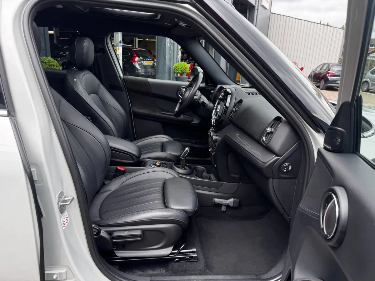 1.5 Cooper Chili | Pano | Trekhaak | NL-Auto | Leder | Harman Kardon | Stoelverwarming | HUD | Climate Control