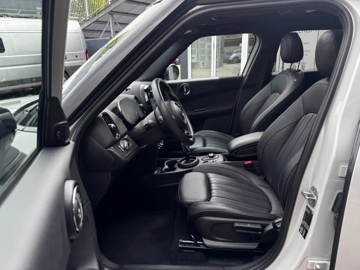 1.5 Cooper Chili | Pano | Trekhaak | NL-Auto | Leder | Harman Kardon | Stoelverwarming | HUD | Climate Control
