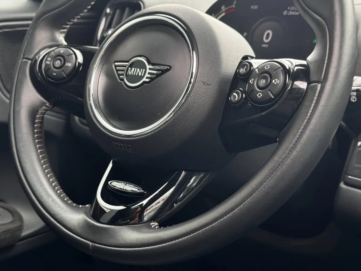 1.5 Cooper Chili | Pano | Trekhaak | NL-Auto | Leder | Harman Kardon | Stoelverwarming | HUD | Climate Control