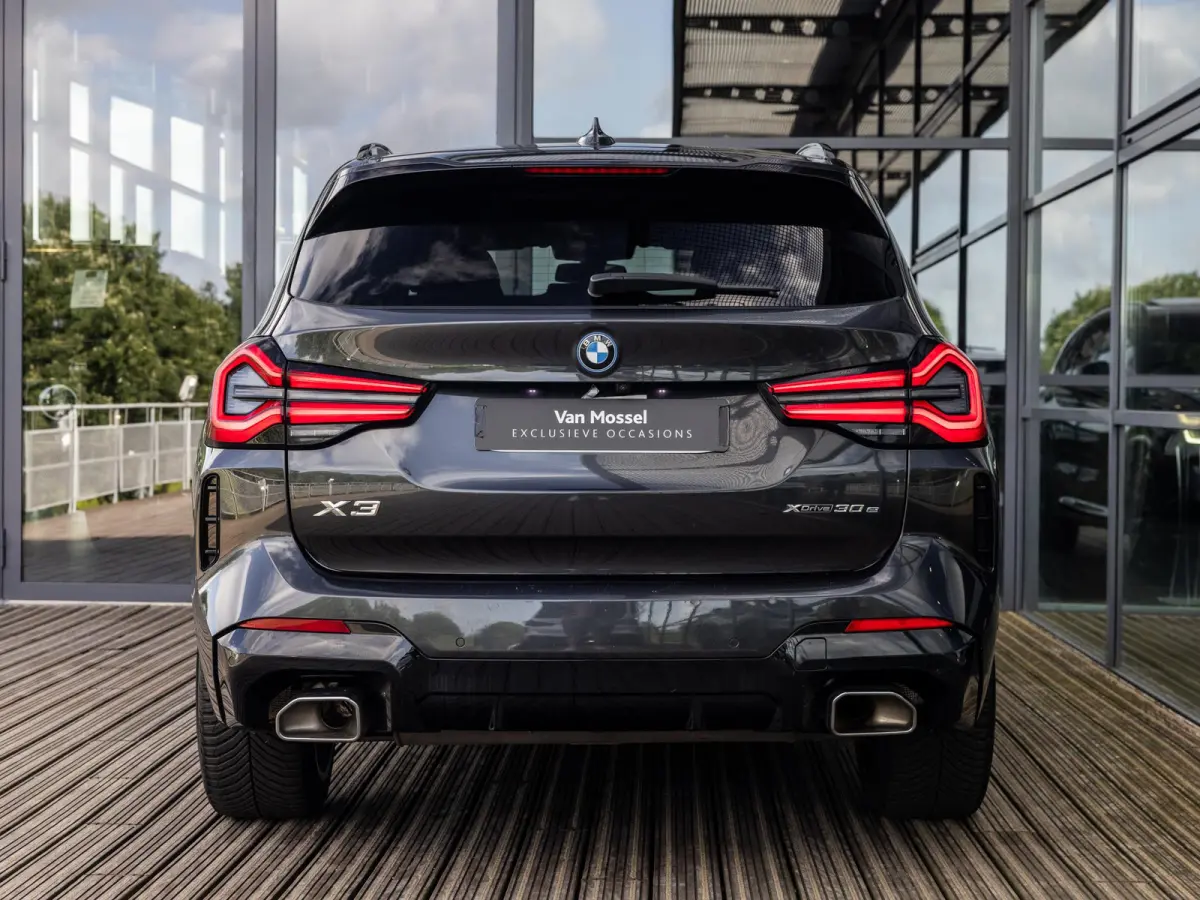xDrive30e High Executive | M-SPORT | 20 INCH | HARMAN KARDON | PANORAMA/SCHUIF-KANTELDAK | ADAPTIVE CRUISE CONTROL | HEAD-UP | STOELMEMORY | KEYLESS | SOPHISTOGRAU |