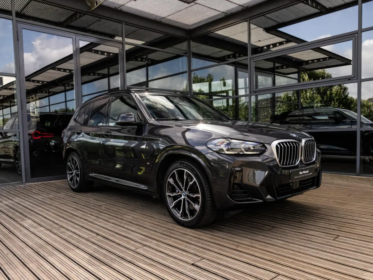 xDrive30e High Executive | M-SPORT | 20 INCH | HARMAN KARDON | PANORAMA/SCHUIF-KANTELDAK | ADAPTIVE CRUISE CONTROL | HEAD-UP | STOELMEMORY | KEYLESS | SOPHISTOGRAU |