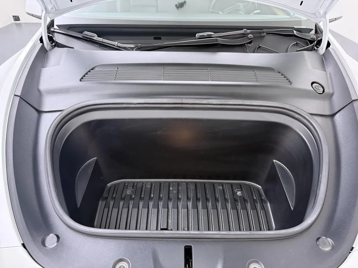 RWD 58 kWh | Full Self-Driving Capability | Trekhaak |