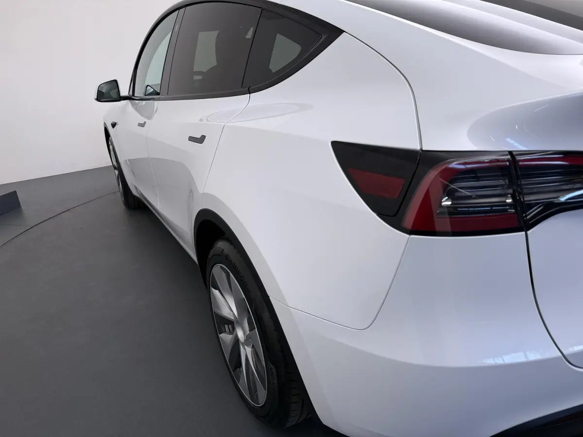 RWD 58 kWh | Full Self-Driving Capability | Trekhaak |