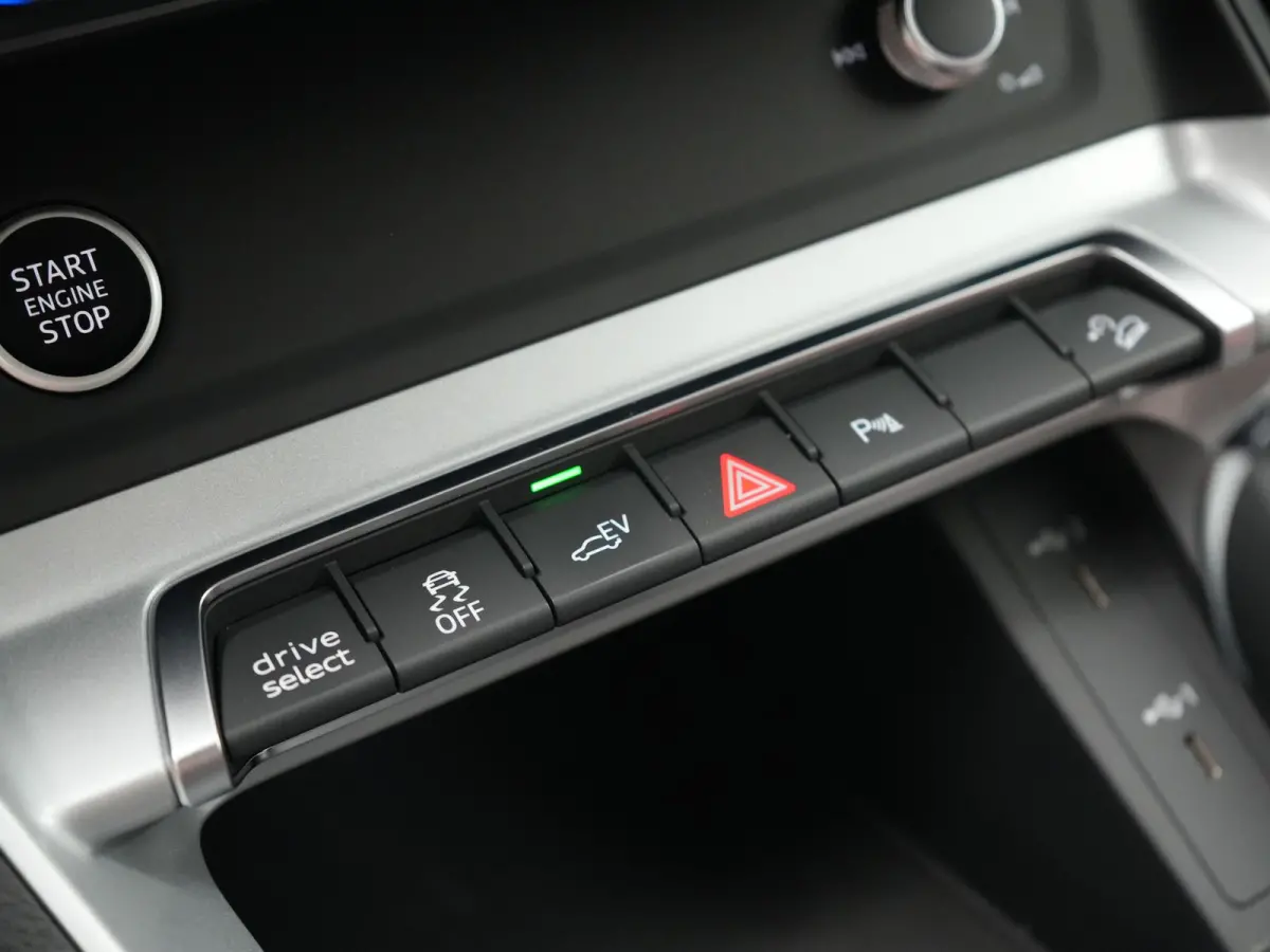 45 TFSI e edition PHEV 245pk Dealer O.H | Trekhaak af Fabriek | Virtual Cockpit | Apple Carplay | Stoelverwarming | BLIS | Led Koplampen | Keyless | Cruise Control |