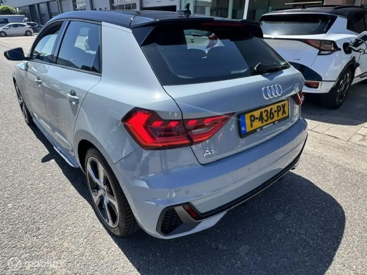 30 TFSI S Line Edition 110pk , Two Tone Grijs - Zwart , S-Line Sportive uitvoering , Navigatie , Camera achter , Parkeer sensoren voor & achter, S-Line Interieur ,