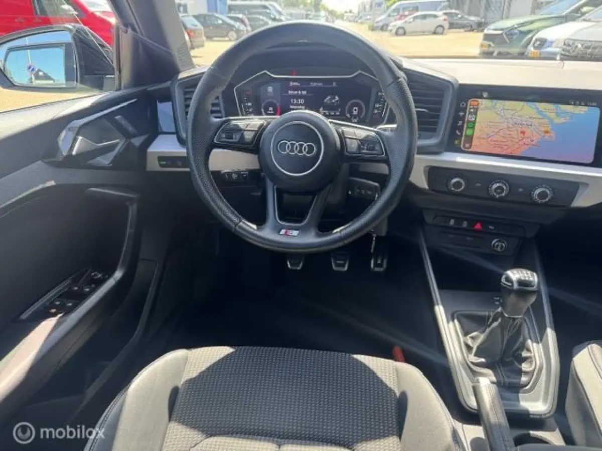30 TFSI S Line Edition 110pk , Two Tone Grijs - Zwart , S-Line Sportive uitvoering , Navigatie , Camera achter , Parkeer sensoren voor & achter, S-Line Interieur ,
