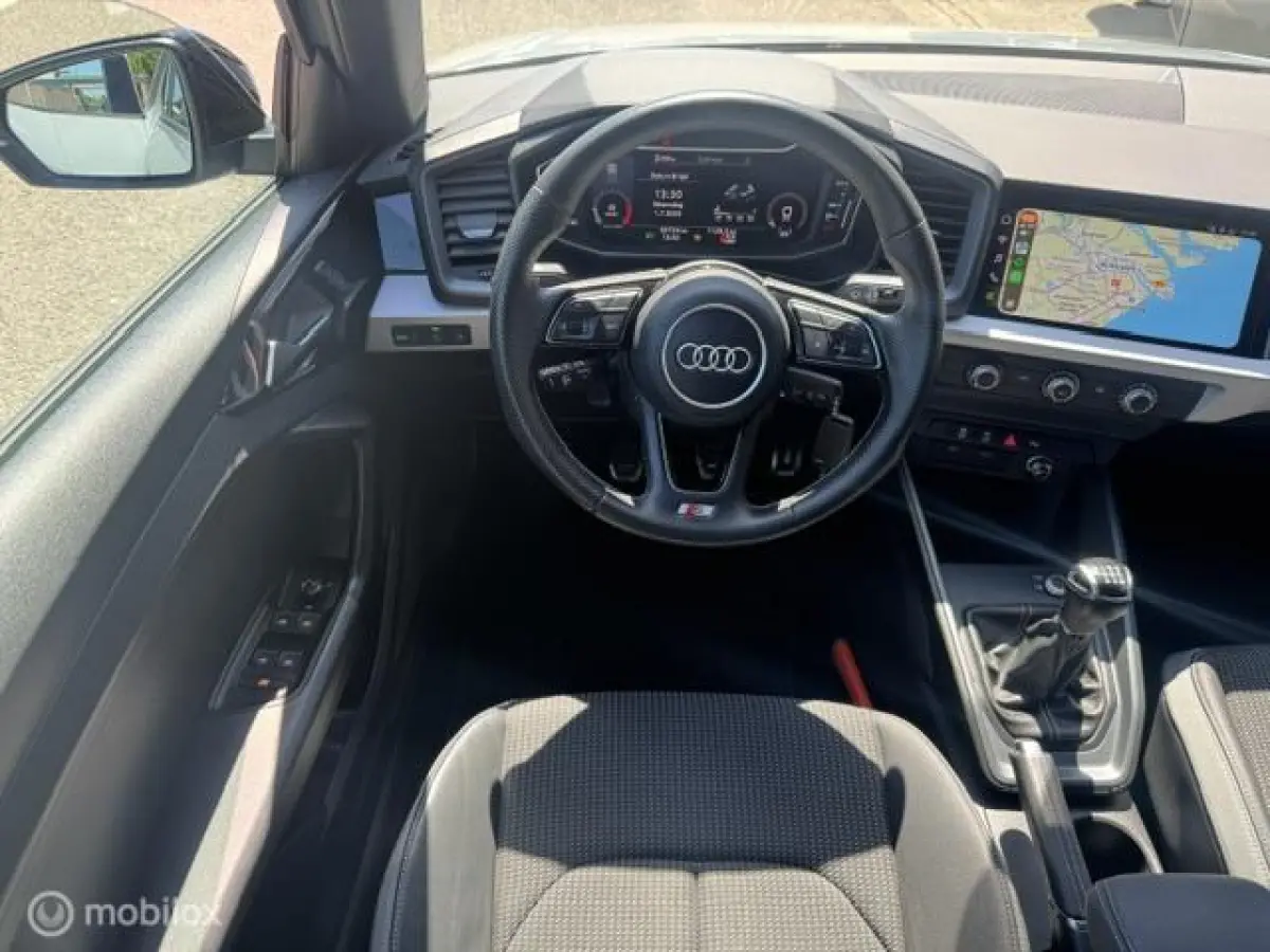 30 TFSI S Line Edition 110pk , Two Tone Grijs - Zwart , S-Line Sportive uitvoering , Navigatie , Camera achter , Parkeer sensoren voor & achter, S-Line Interieur ,