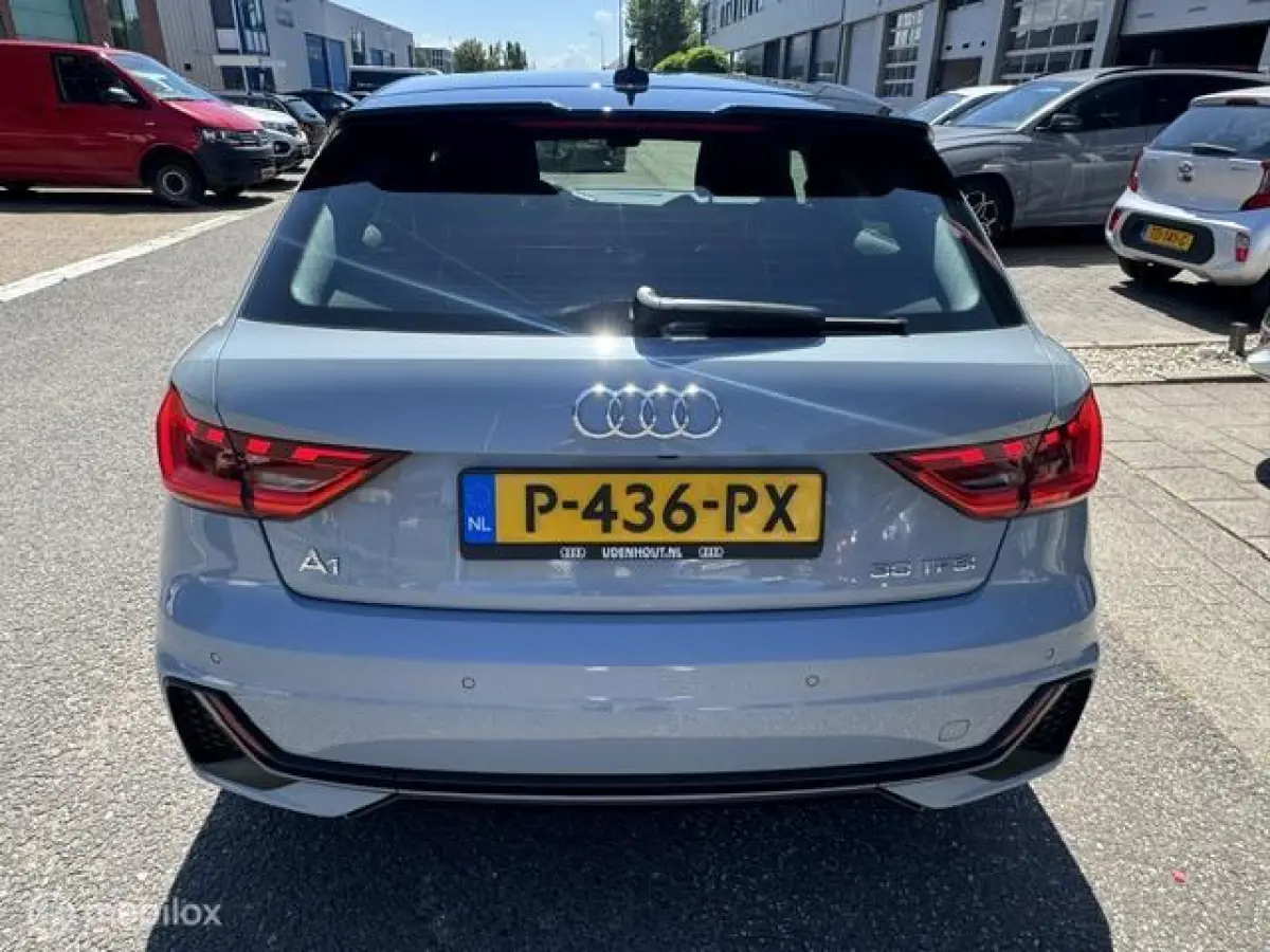 30 TFSI S Line Edition 110pk , Two Tone Grijs - Zwart , S-Line Sportive uitvoering , Navigatie , Camera achter , Parkeer sensoren voor & achter, S-Line Interieur ,