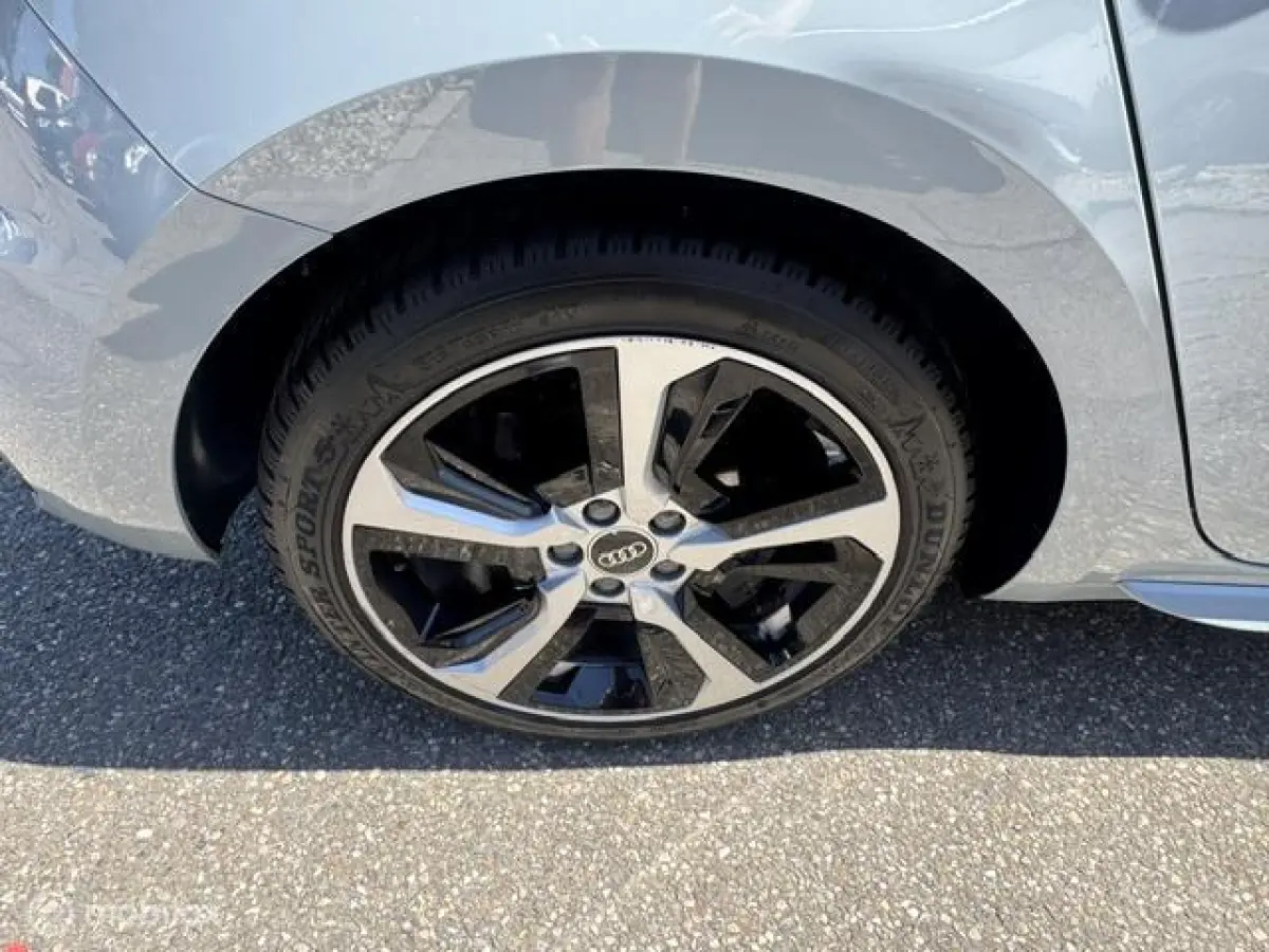 30 TFSI S Line Edition 110pk , Two Tone Grijs - Zwart , S-Line Sportive uitvoering , Navigatie , Camera achter , Parkeer sensoren voor & achter, S-Line Interieur ,