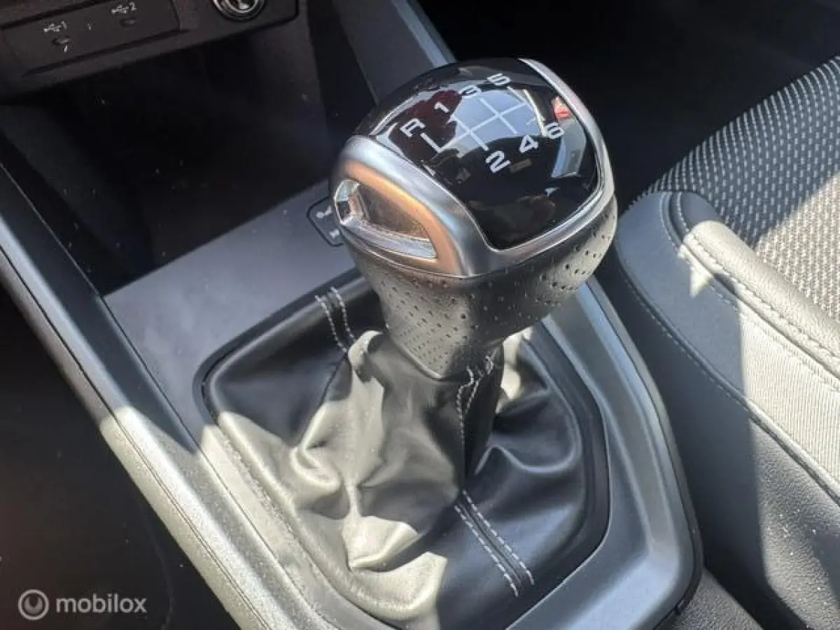 30 TFSI S Line Edition 110pk , Two Tone Grijs - Zwart , S-Line Sportive uitvoering , Navigatie , Camera achter , Parkeer sensoren voor & achter, S-Line Interieur ,