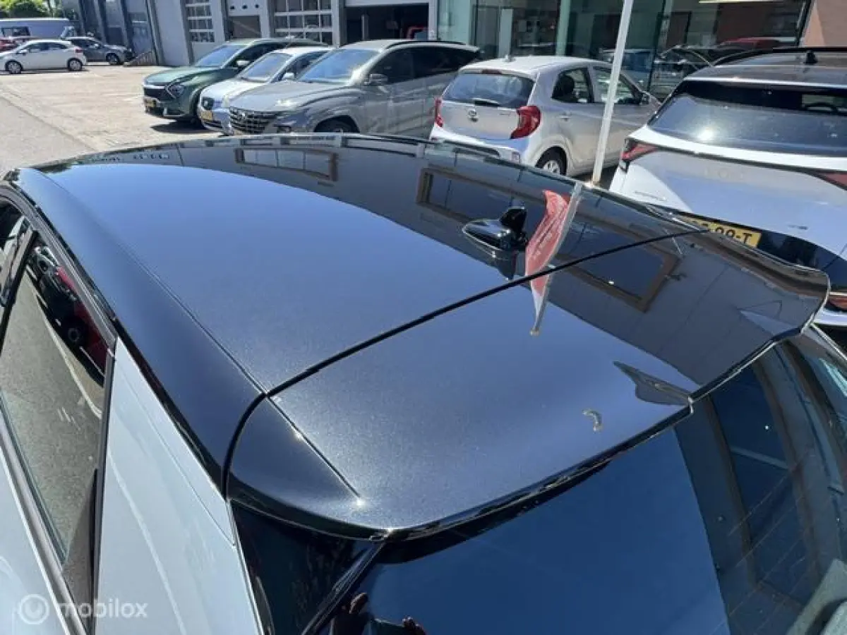 30 TFSI S Line Edition 110pk , Two Tone Grijs - Zwart , S-Line Sportive uitvoering , Navigatie , Camera achter , Parkeer sensoren voor & achter, S-Line Interieur ,
