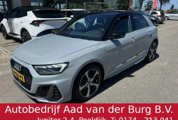30 TFSI S Line Edition 110pk , Two Tone Grijs - Zwart , S-Line Sportive uitvoering , Navigatie , Camera achter , Parkeer sensoren voor & achter, S-Line Interieur ,