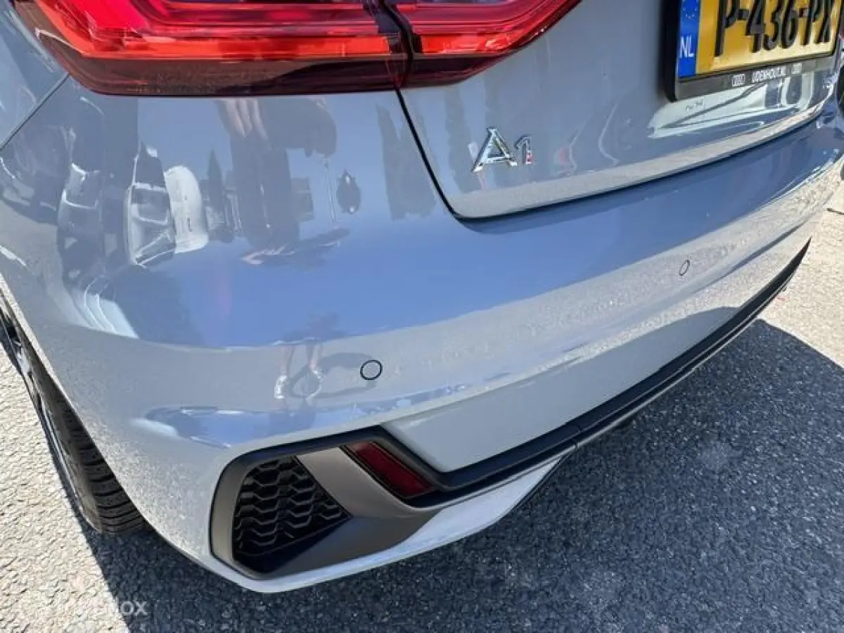 30 TFSI S Line Edition 110pk , Two Tone Grijs - Zwart , S-Line Sportive uitvoering , Navigatie , Camera achter , Parkeer sensoren voor & achter, S-Line Interieur ,