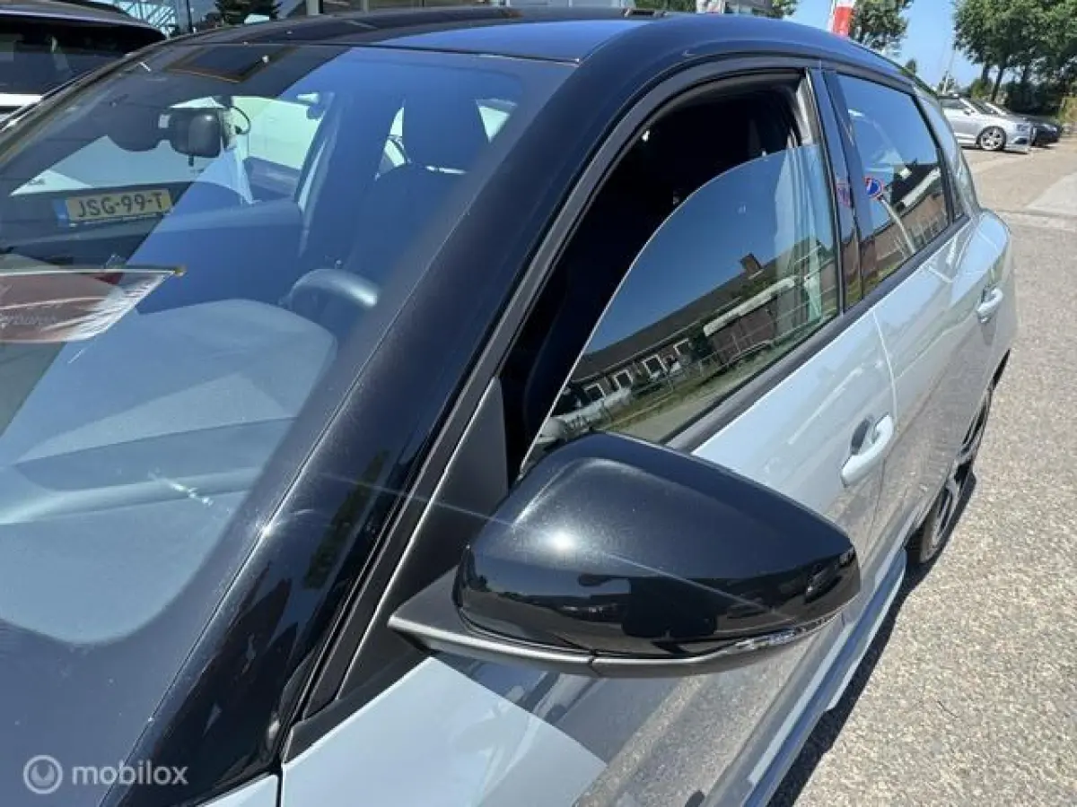 30 TFSI S Line Edition 110pk , Two Tone Grijs - Zwart , S-Line Sportive uitvoering , Navigatie , Camera achter , Parkeer sensoren voor & achter, S-Line Interieur ,