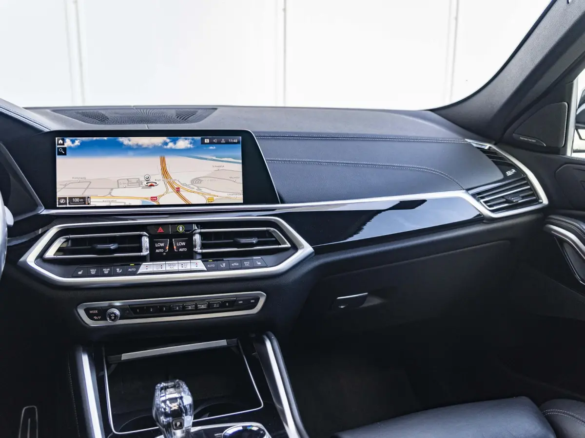 xDrive40i | M Sportpakket | High Executive | 22 inch | M Adaptief onderstel | Iconic Glow nierengrille | Comfortstoelen | Driving Assistant Professional | BMW Laserlight | Head-Up Display | 
