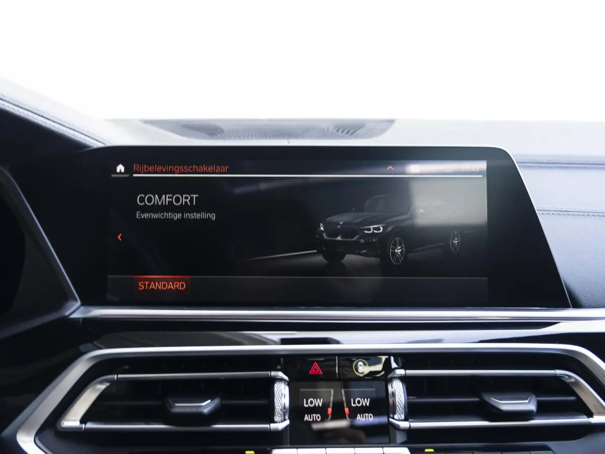 xDrive40i | M Sportpakket | High Executive | 22 inch | M Adaptief onderstel | Iconic Glow nierengrille | Comfortstoelen | Driving Assistant Professional | BMW Laserlight | Head-Up Display | 