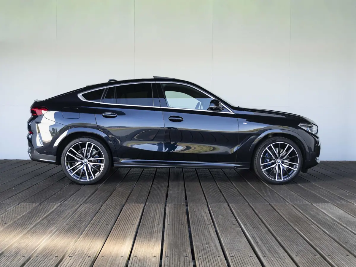 xDrive40i | M Sportpakket | High Executive | 22 inch | M Adaptief onderstel | Iconic Glow nierengrille | Comfortstoelen | Driving Assistant Professional | BMW Laserlight | Head-Up Display | 