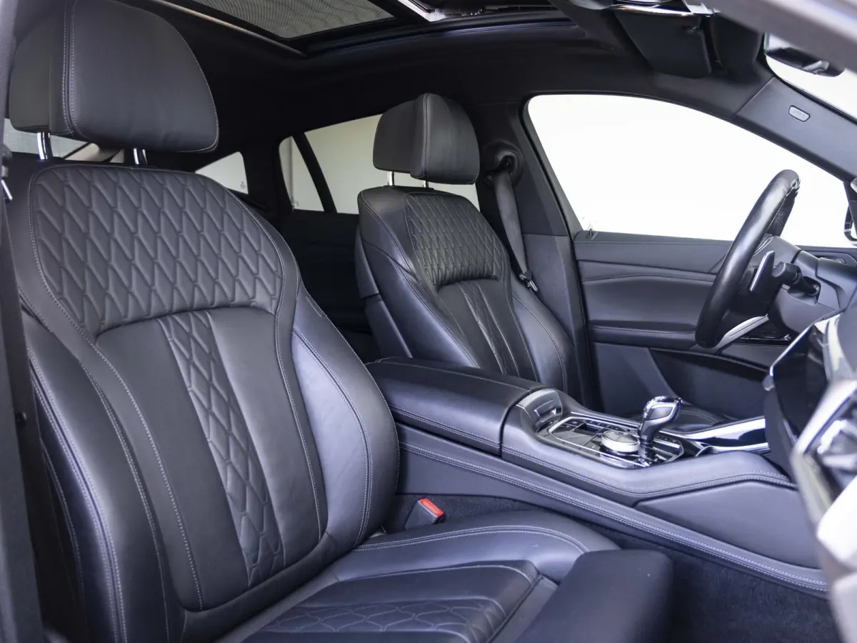 xDrive40i | M Sportpakket | High Executive | 22 inch | M Adaptief onderstel | Iconic Glow nierengrille | Comfortstoelen | Driving Assistant Professional | BMW Laserlight | Head-Up Display | 