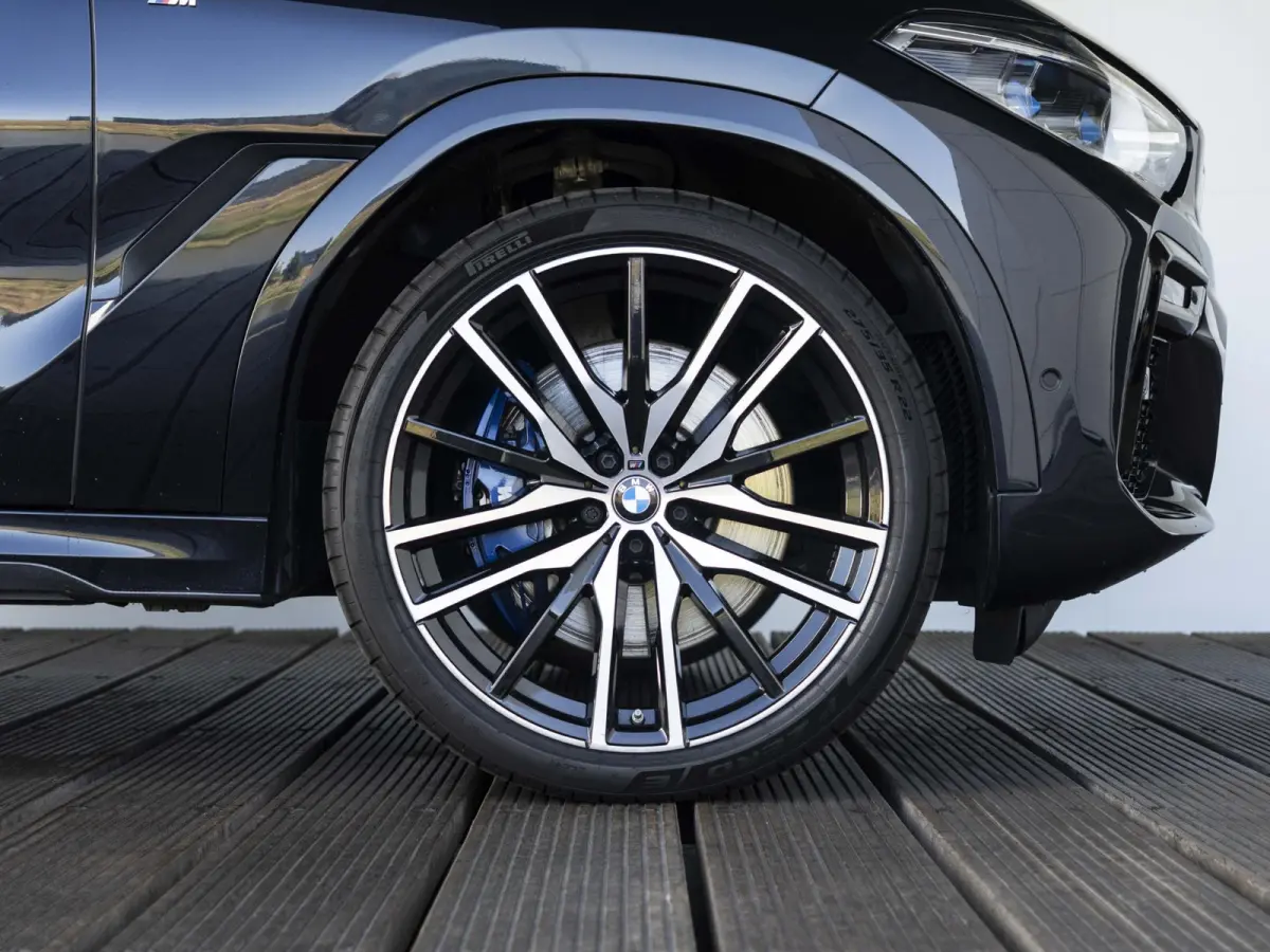 xDrive40i | M Sportpakket | High Executive | 22 inch | M Adaptief onderstel | Iconic Glow nierengrille | Comfortstoelen | Driving Assistant Professional | BMW Laserlight | Head-Up Display | 