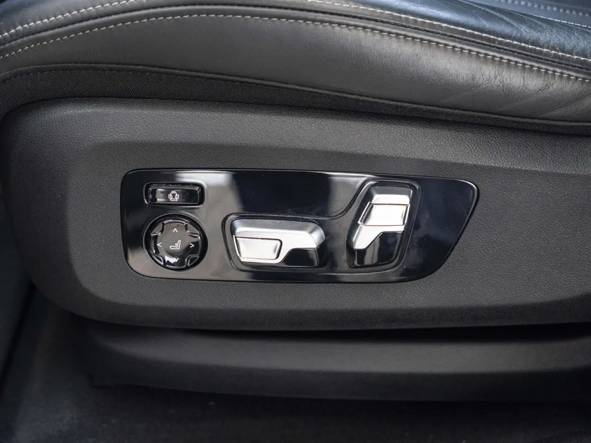 xDrive40i | M Sportpakket | High Executive | 22 inch | M Adaptief onderstel | Iconic Glow nierengrille | Comfortstoelen | Driving Assistant Professional | BMW Laserlight | Head-Up Display | 