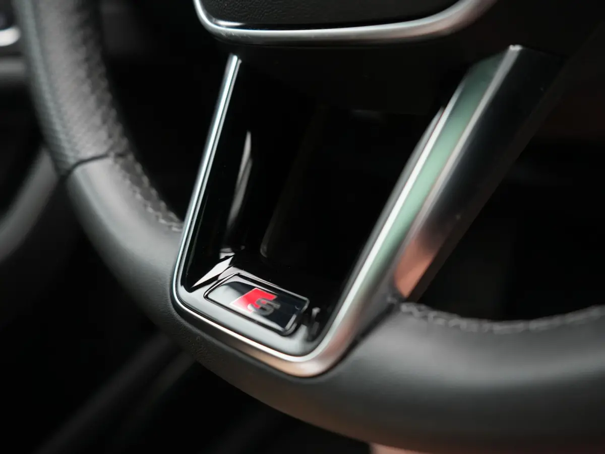55 Quattro S edition 114 kWh 408pk Dealer O.H | Luchtvering | Panodak | Black Optic | Adaptive Cruise | 360 Camera | B&O Soundsystem | 21"L.M | Alcantara Sportstoelen Memory | Apple Carplay 