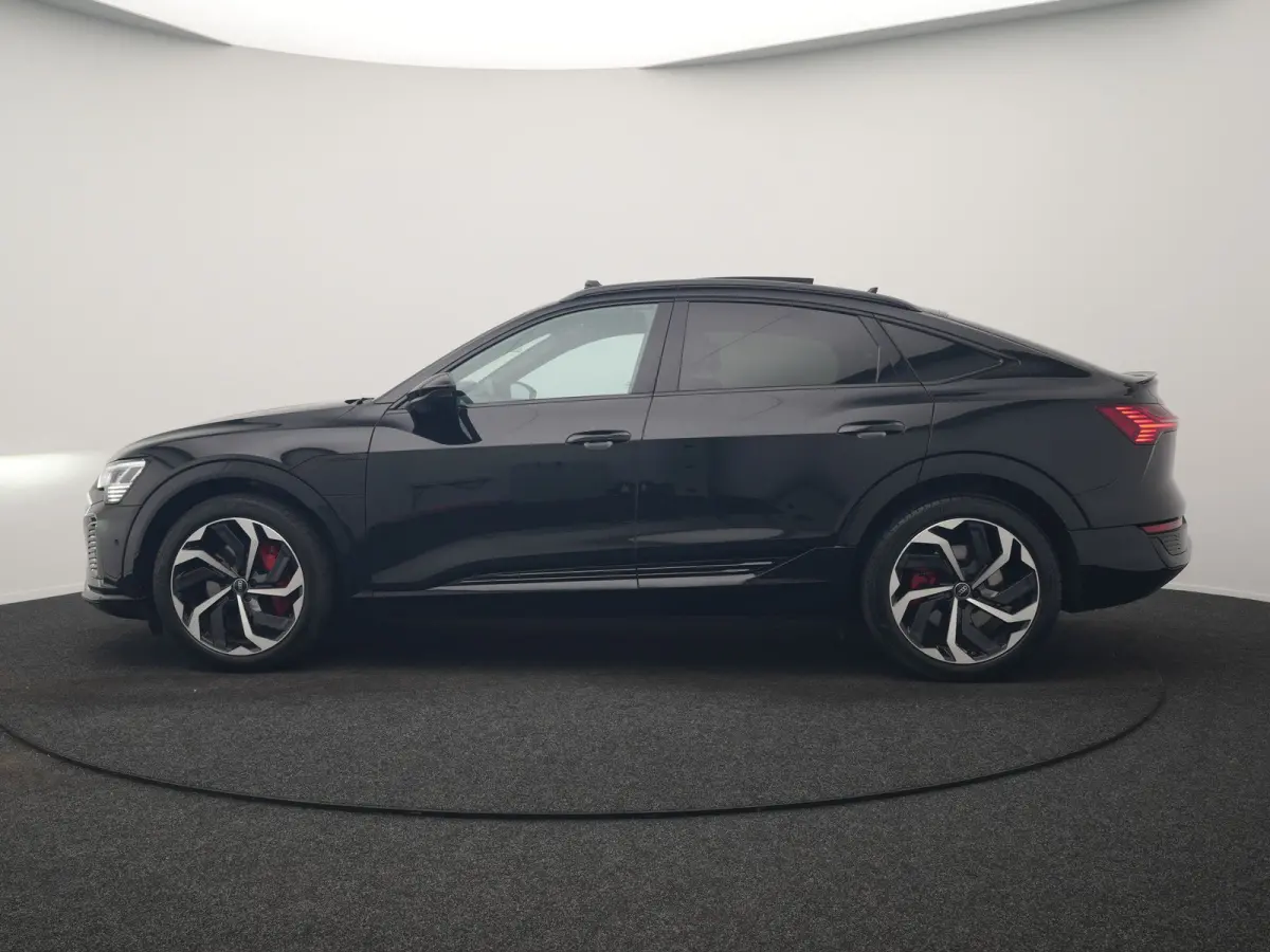 55 Quattro S edition 114 kWh 408pk Dealer O.H | Luchtvering | Panodak | Black Optic | Adaptive Cruise | 360 Camera | B&O Soundsystem | 21"L.M | Alcantara Sportstoelen Memory | Apple Carplay 