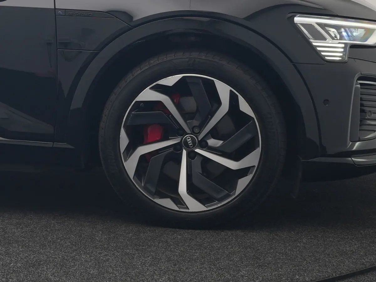 55 Quattro S edition 114 kWh 408pk Dealer O.H | Luchtvering | Panodak | Black Optic | Adaptive Cruise | 360 Camera | B&O Soundsystem | 21"L.M | Alcantara Sportstoelen Memory | Apple Carplay 