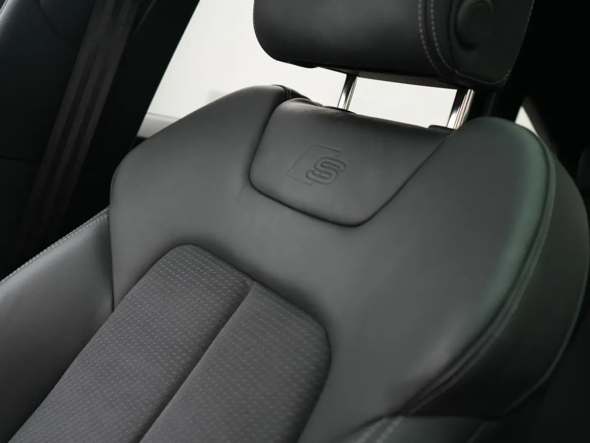 55 Quattro S edition 114 kWh 408pk Dealer O.H | Luchtvering | Panodak | Black Optic | Adaptive Cruise | 360 Camera | B&O Soundsystem | 21"L.M | Alcantara Sportstoelen Memory | Apple Carplay 
