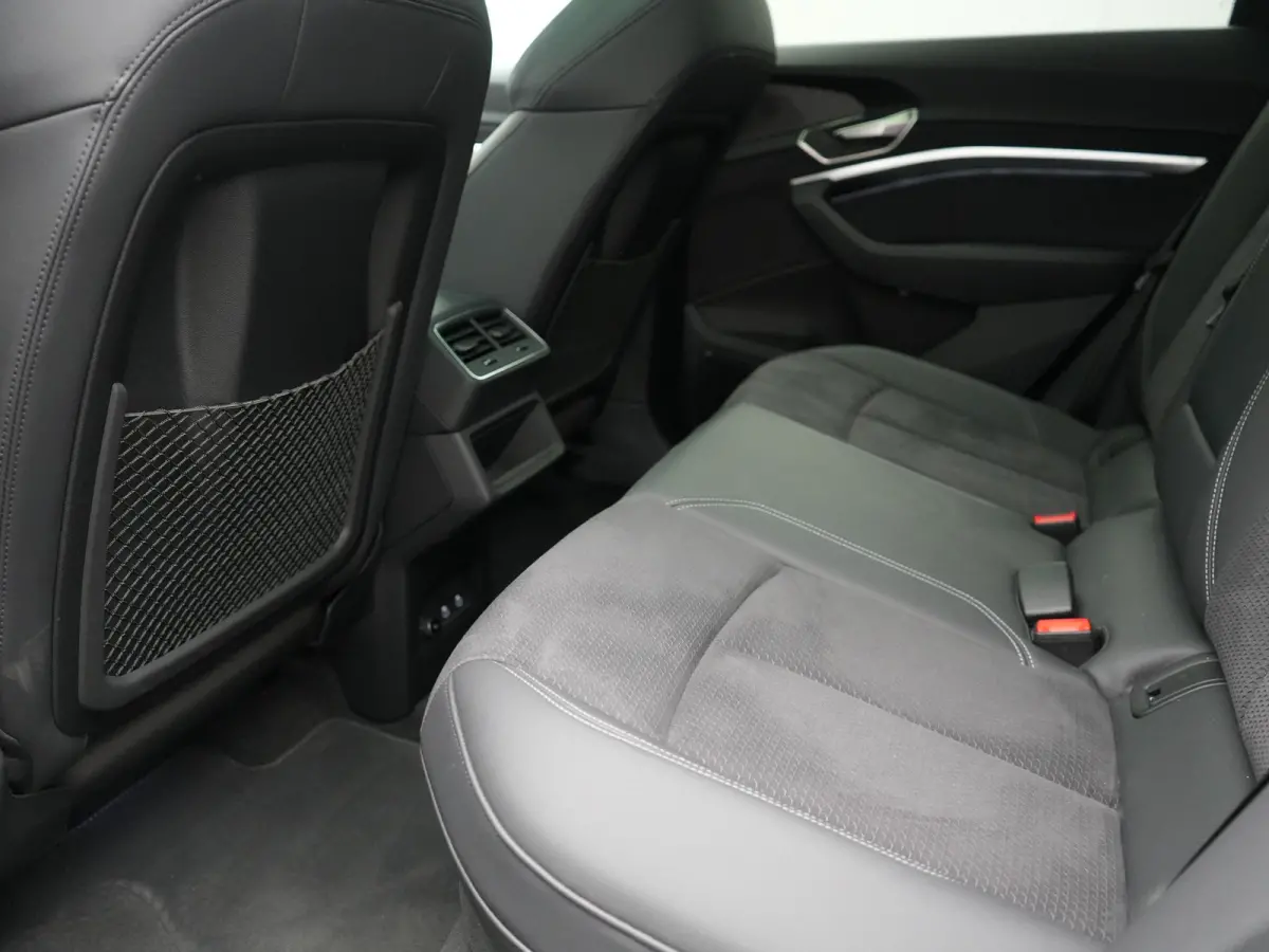 55 Quattro S edition 114 kWh 408pk Dealer O.H | Luchtvering | Panodak | Black Optic | Adaptive Cruise | 360 Camera | B&O Soundsystem | 21"L.M | Alcantara Sportstoelen Memory | Apple Carplay 